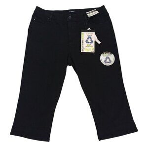 D.Jeans Women's Plus Size Stretch Cotton Blend Capri Pants Black 20W.